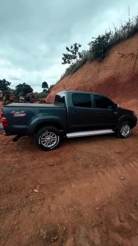 Toyota Hilux CD SRV D4-d 4X4 3.0 TDI Diesel AUT 2013
