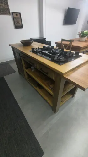Conjunto Rustico Premium Mesa com bancos + Balcão em Madeira Demolição + Cooktop 5 bocas