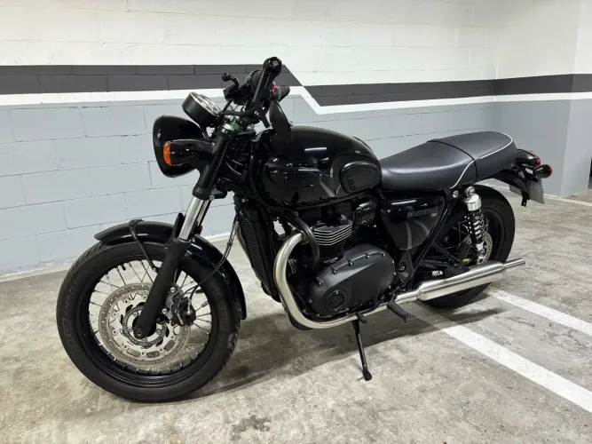 TRIUMPH BONNEVILLE T100 - 900cc