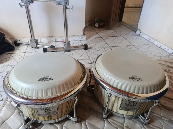 Estou vendendo congas GP em ótimo estado, com Keyser e com os pés...