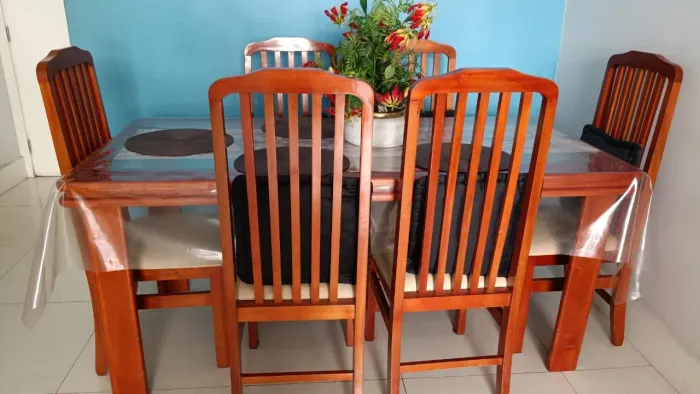 Mesa de jantar com 6 cadeiras