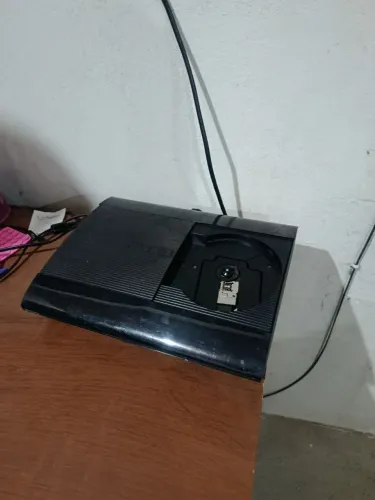 Vendo Playstation 3 ja com programa pra instalar jogos a vontade 