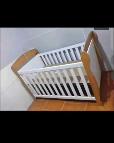 Berço para menina , com kit berço e vira cama