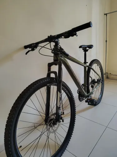 Bicicleta verde aro 29