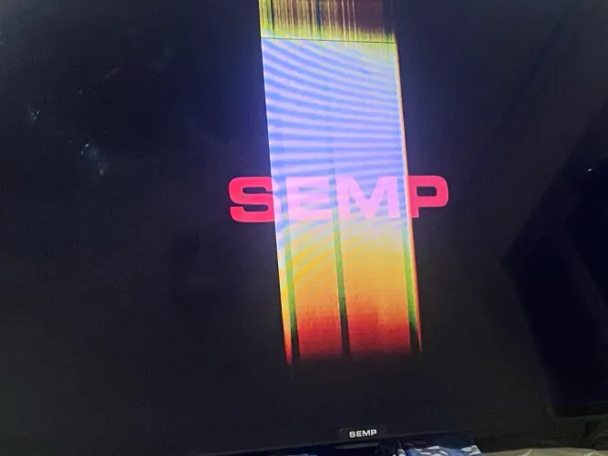 Vendo TV SEMP por R$ 200,00