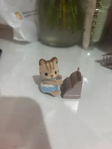 Sylvanian Families - Gatinho com Caixa