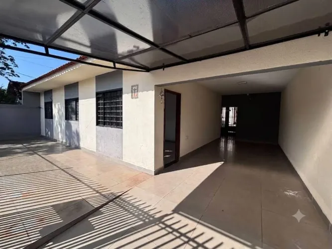 Casa para Alugar no Branca Vieira: 3 Quartos (1 Suíte), Cozinha com Armários