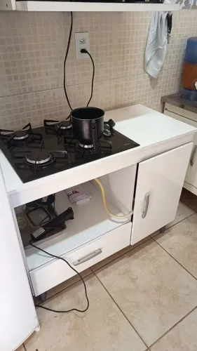 Gabinete com fogão cooktop 4 bocas