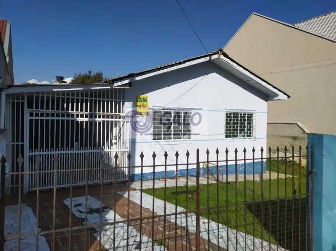 Casa para Locação em Curitiba, Pinheirinho, 2 dormitórios, 1 banheiro, 1 vaga