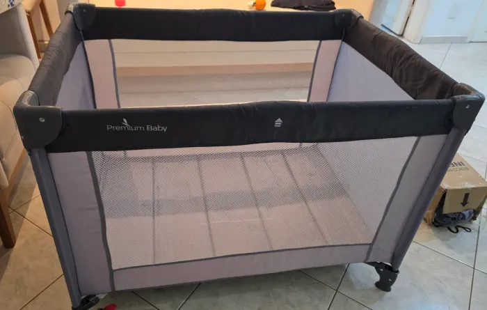 Berço cercadinho portátil para bebê marca infinity Premium Baby cinza com colchão
