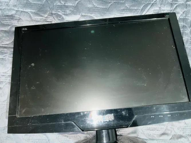 Monitor Philips Led, 18 Polegadas com fonte e cabo VGA de 1,5M incluso