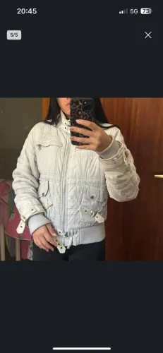 2 jaquetas brancas R$100