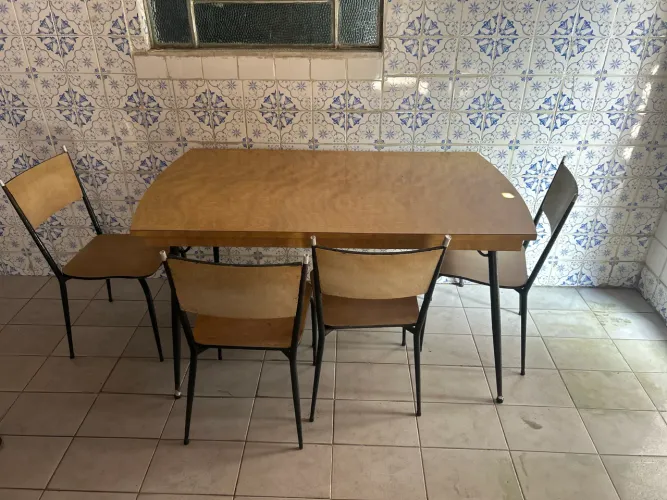 Mesa com 5 cadeiras (Relíquia) 50 anos