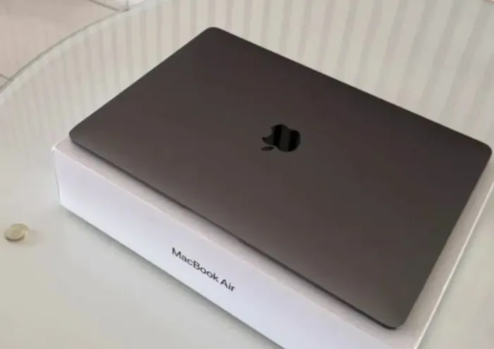 MacBook Air M1 256GB 2020 - 91% Bateria (Acompanha Caixa e Carregador Original)