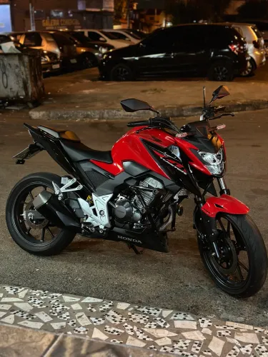 Vendo moto CB 300F 2023/23