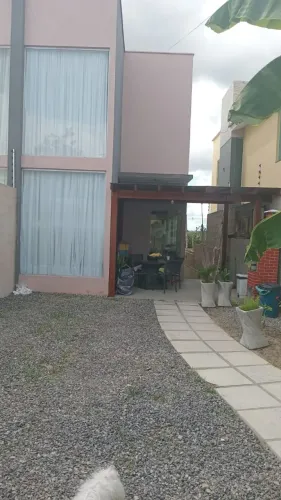 Casa para alugar sem ser em condomínio rua calçada acesso bem próximo cidade