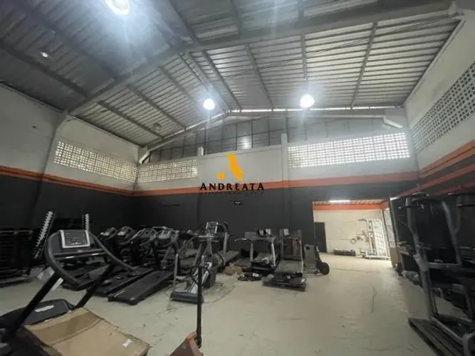 Venda e Aluguel de Galpão, 820.55 m², por aluguel de R$ 25 mil e venda de R$ 4 milhões em