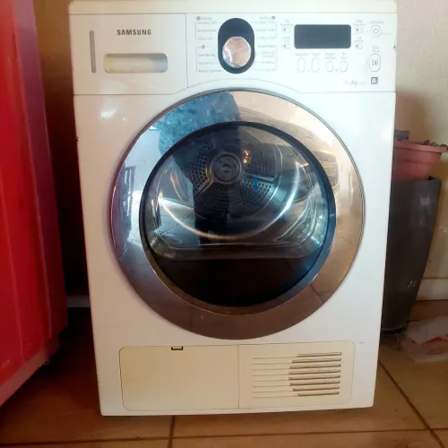 Secadora de roupas Samsung de 10,2 kg, com abertura frontal.