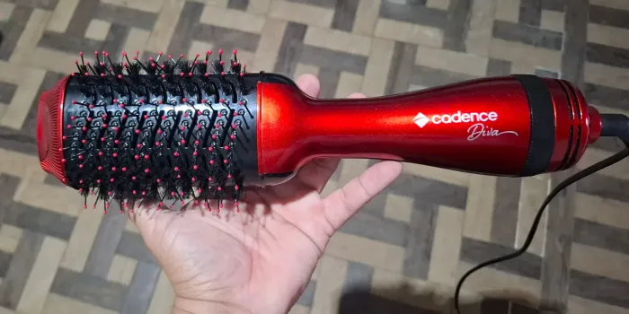 Escova secadora de cabelos Cadence Diva