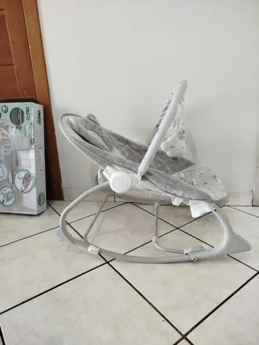 Vende-se balanço infantil semi-novo