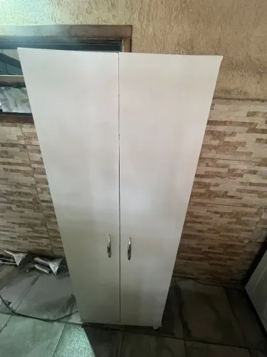 Armário com rodinhas 