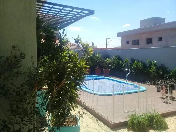 Casa para venda, com 205m2 de área construída, no Condomínio Habiana II, Aeroporto em Araç