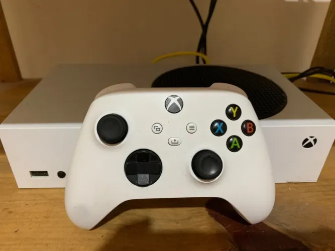 Xbox séries S + monitor e acessórios