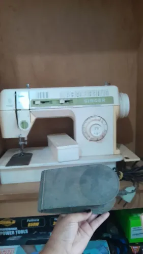 Máquina de costura singer