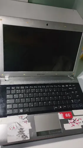 Samsung RV415 vermelho