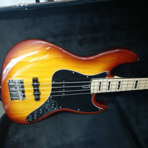BAIXO SIRE MARCUS MILLER V7 VINTAGE 2nd GEN ALDER TS COM CASE (Musicalvo)