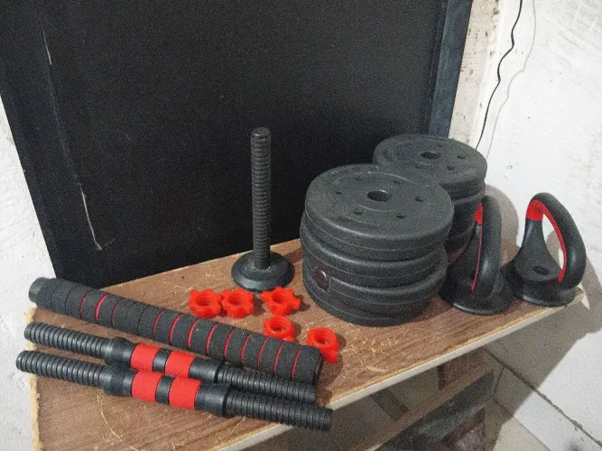 Kit Treino Funcional 15kg halteres barra supino kettlebell preto ?