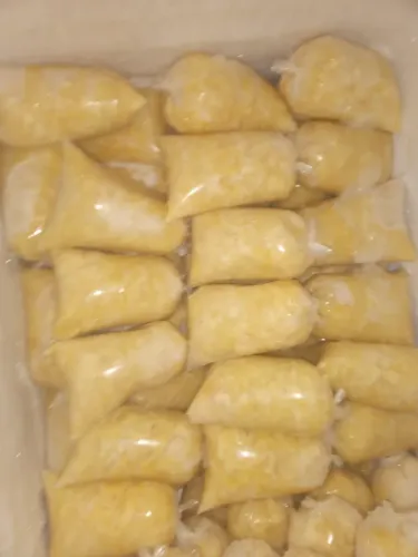 Vende-se polpa de cupuaçu cortada na tesoura