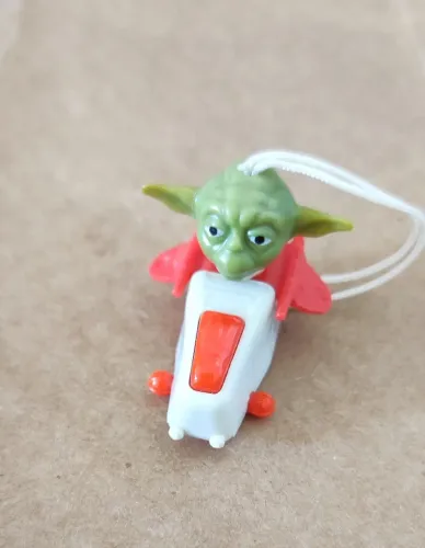 Yoda Star Swars da Coleção Kinder Ovo