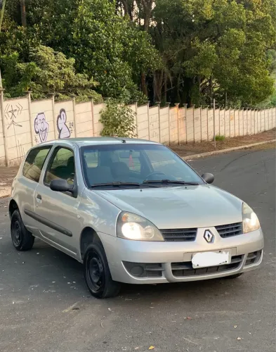 Renault Clio Hi-flex 1.0 16V 3P 2011