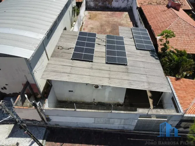 Terren na Sapiranga com 360m² e 93m² de área construída e usina solar.