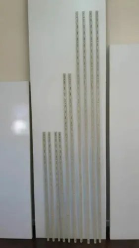 Trilhos cromados para montagem de prateleiras. Vendidos por unidades.