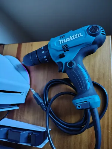Furadeira/Parafusadeira Makita com martelete original.