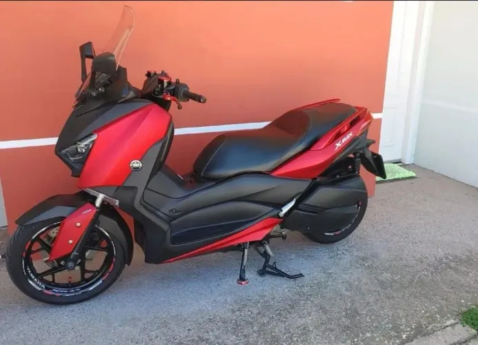 X MAX 2021 um