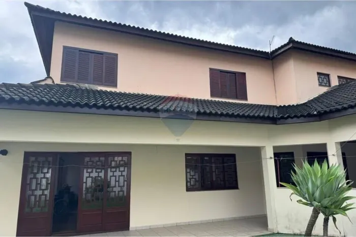 Condomínio de Luxo: Casa Espaçosa em Barueri