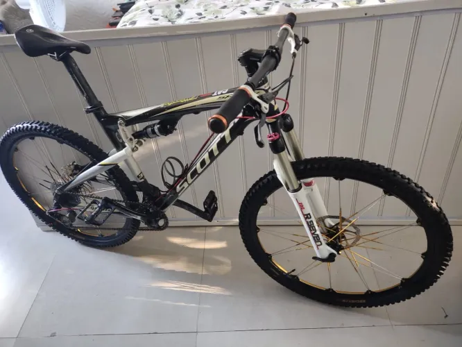 Bike Scott spark aro 26 quadro fibra de carbono