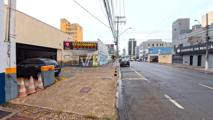 Prédio Comercial Imponente no Centro de Campinas 1.305m² com 50 Vagas de Garagem