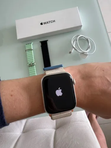 Apple Watch SE (Gen 2) 44mm Starlight GPS