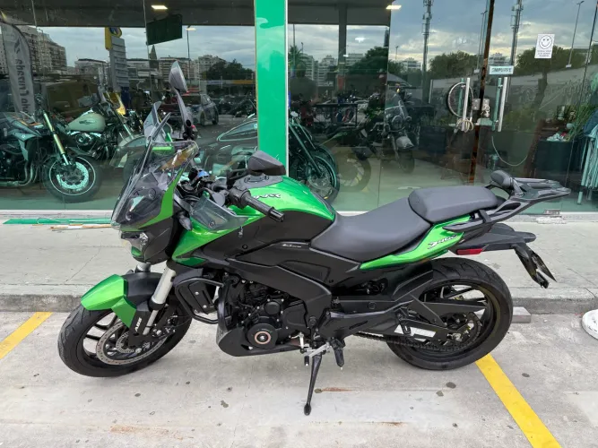 Bajaj Dominar 400 ano 2025