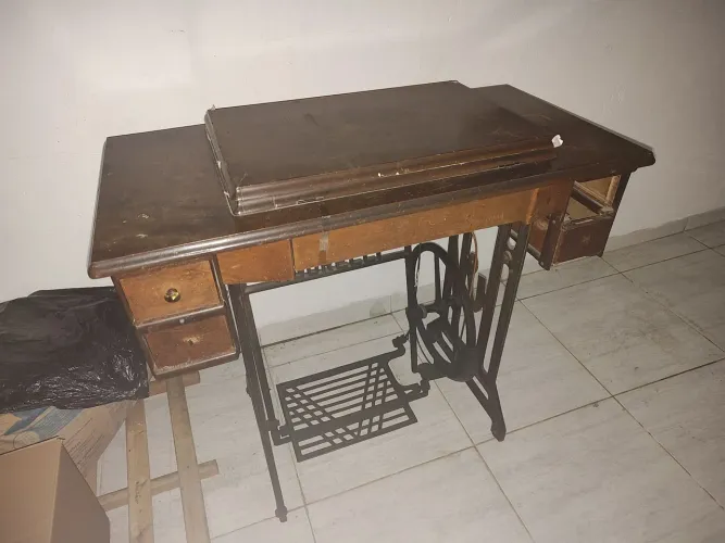 Máquina de Costura Vigorelli Antiga