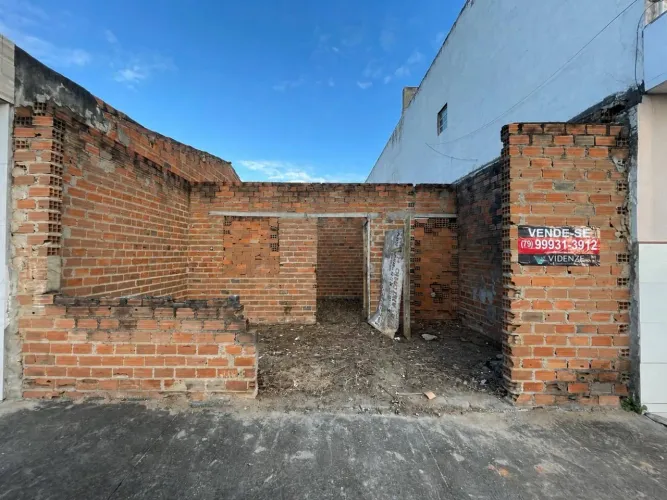 Terreno com paredes elevadas à venda no bairro Miguel Teles de Mendonça em Itabaiana