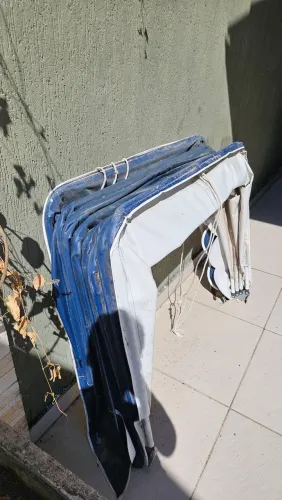 Toldo de janela em lona azul - Doação