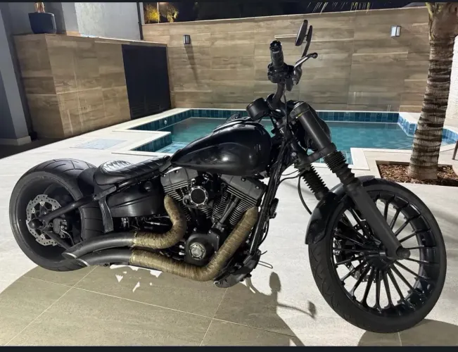 Harley Davidson customizada pela SHIBUYA GARAGE.