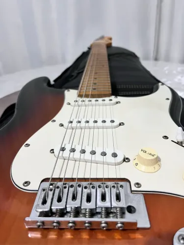 Guitarra Squier (Califórnia Series)