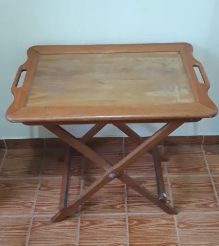 Mesa de apoio retrátil e portátil, em madeira natural