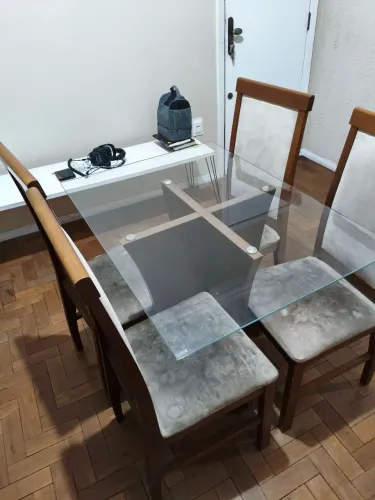 Mesa com 4 cadeiras 